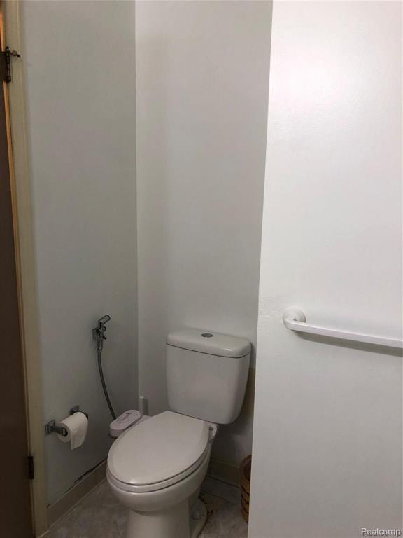 35471 HICKORY WOODS DR, Clinton Twp, MI 48035 — Photo 18