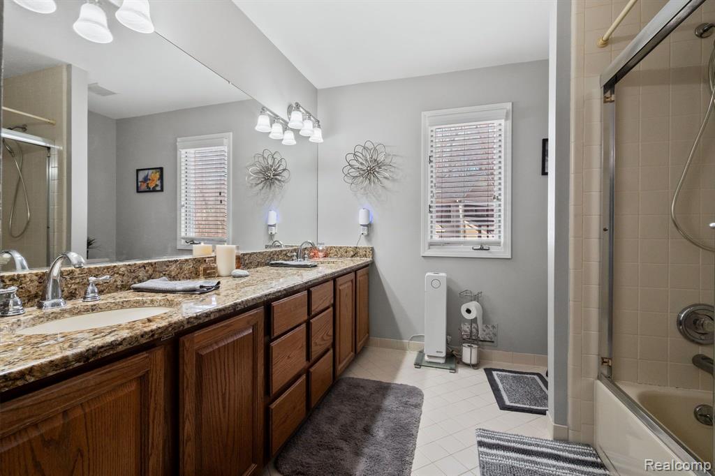 7111 Elder Court S, West Bloomfield, MI 48324 — Photo 24