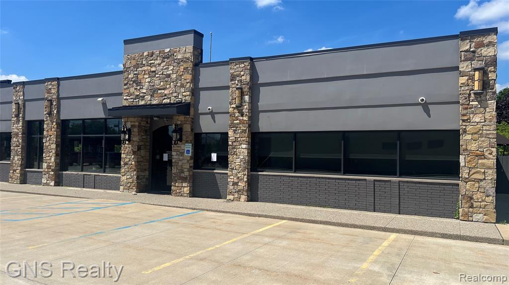 3364 Rochester Rd, Troy, MI 48083 — Photo 3
