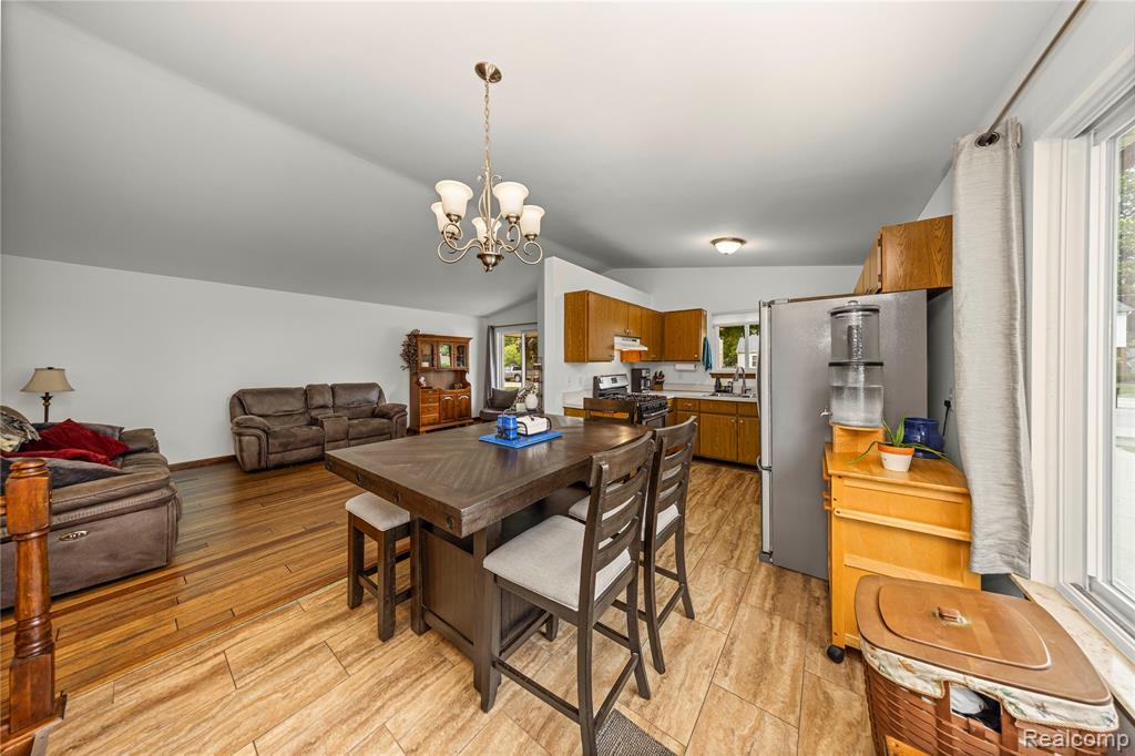 9085 Deering Street, Livonia, MI 48150 — Photo 11