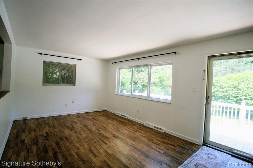 5800 Paramus, Clawson, MI — Photo 3