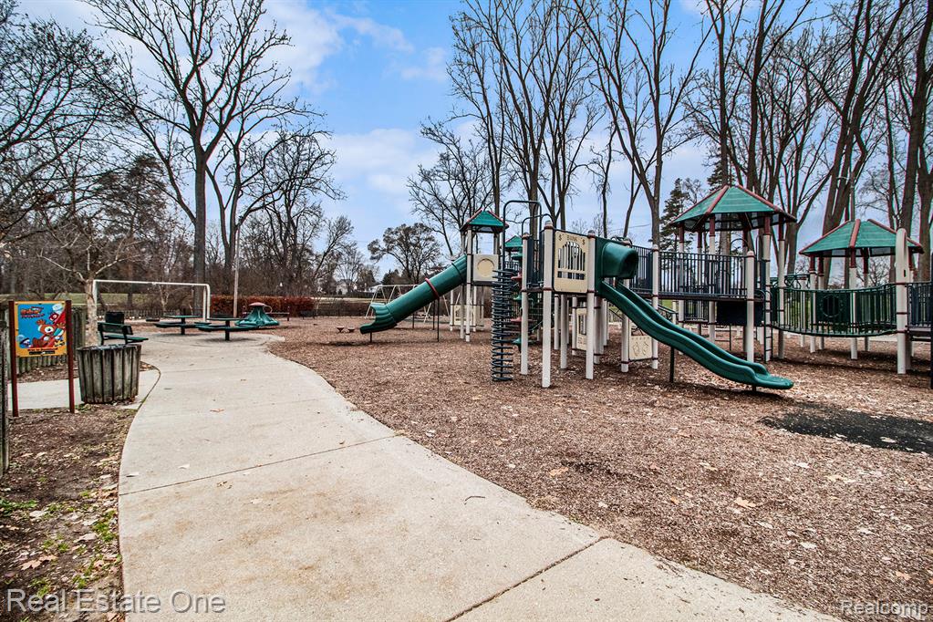 724 Knolls Landing Drive, 18, Milford, MI 48381 — Photo 36