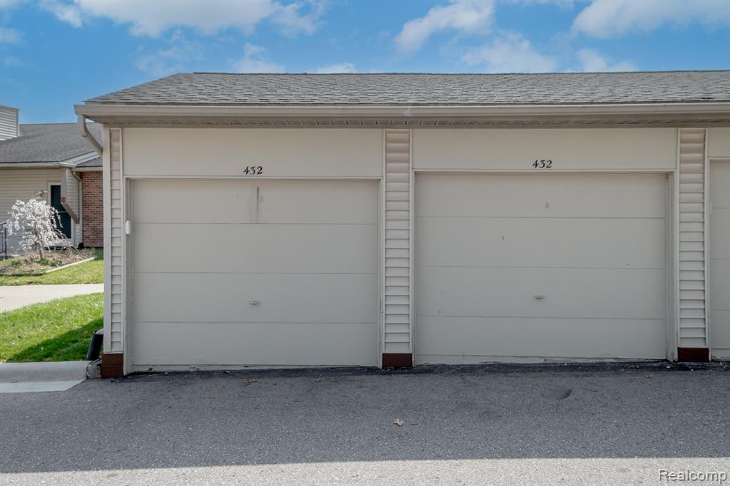 432 WATER TOWER Circle, Brighton, MI 48116 — Photo 4
