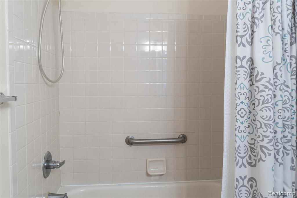 13207 St Ervin Avenue, 26, Detroit, MI 48215 — Photo 34
