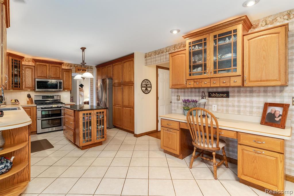 682 Heritage Lane S, Rochester Hills, MI 48309 — Photo 17