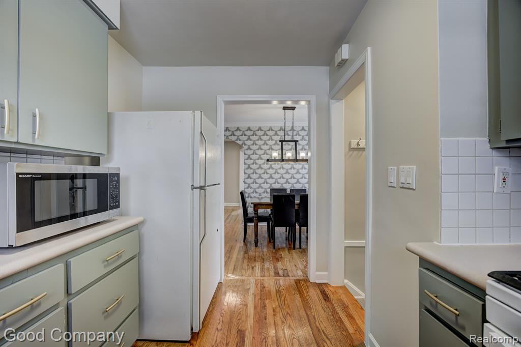 903 ROYAL Avenue, Royal Oak, MI 48073 — Photo 12