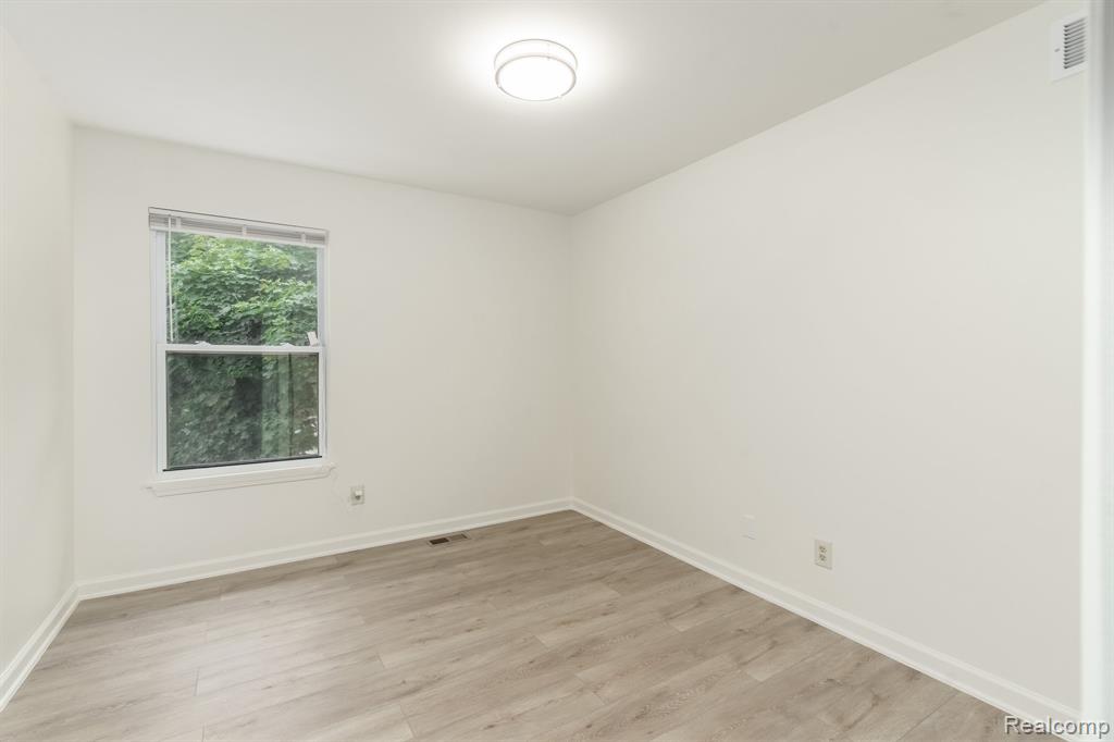 3104 Woods Circle, Detroit, MI 48207 — Photo 34