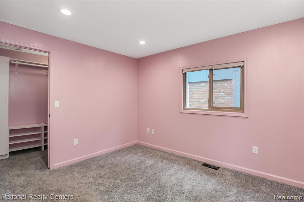 330 BEACHWAY Street, Whitmore Lake, MI 48189 — Photo 18