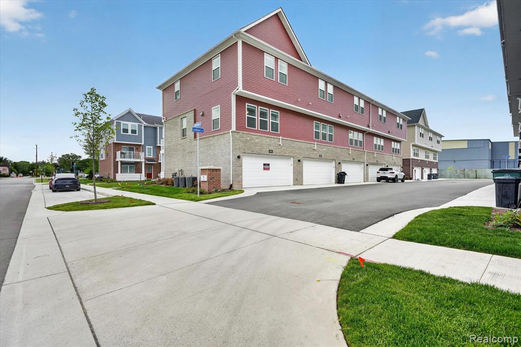 4876 E Ludlow Lane, Troy, MI 48085 — Photo 39