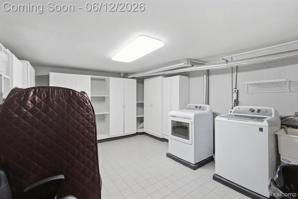 701 W Maple Road, Clawson, MI — Photo 14