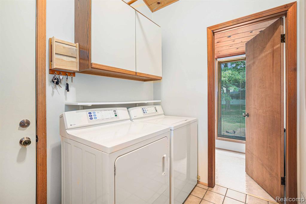 7630 Parkwood Drive, Fenton, MI 48430 — Photo 12