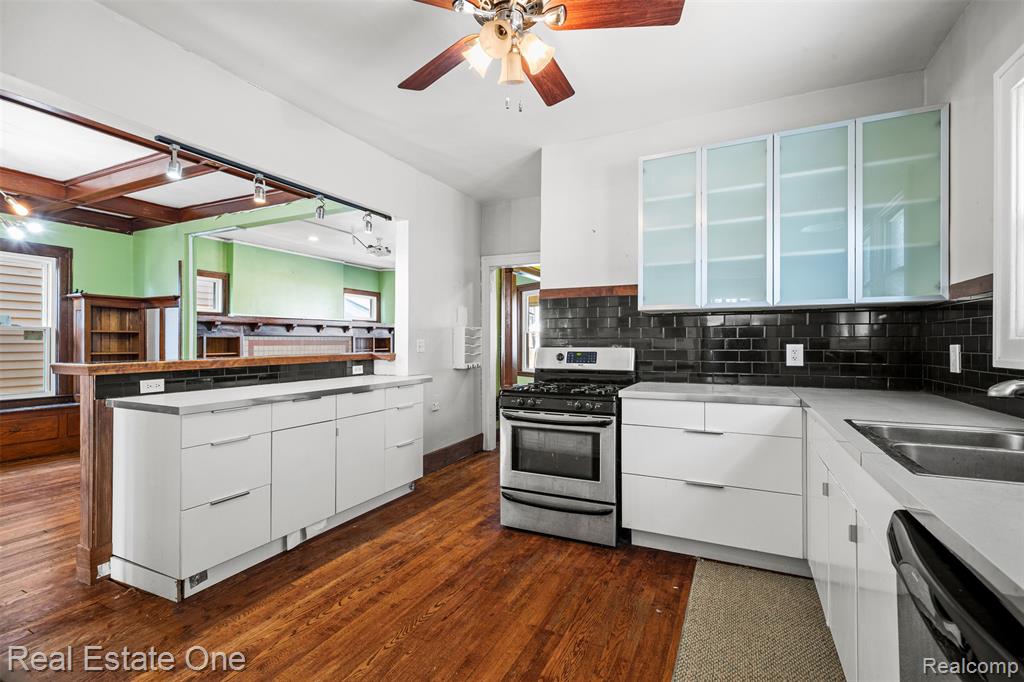 2965 FISCHER Street, Detroit, MI 48214 — Photo 12