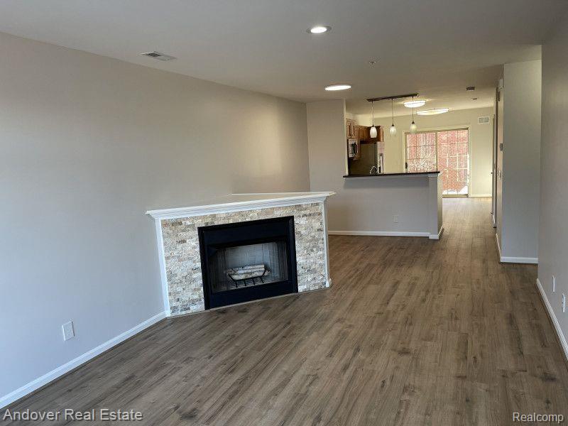 650 VILLAGE Lane, Milford, MI 48381 — Photo 15
