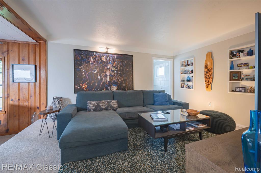 406 COMMON Street, Walled Lake, MI 48390 — Photo 14