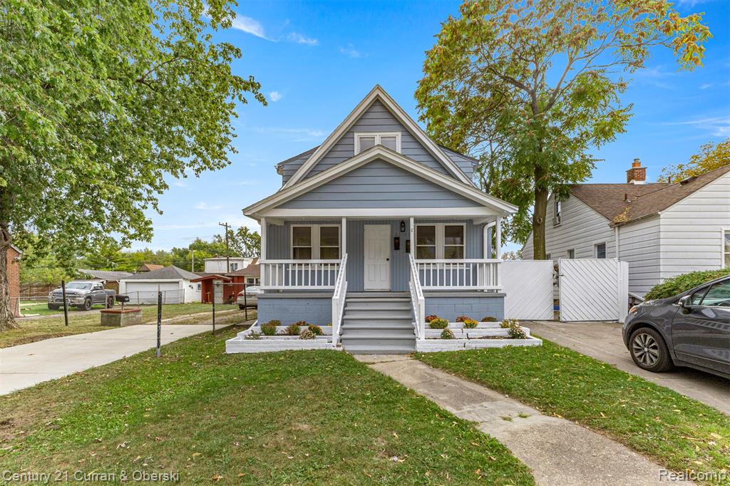 8086 Chalmers Avenue, Warren, MI 48089 — front exterior