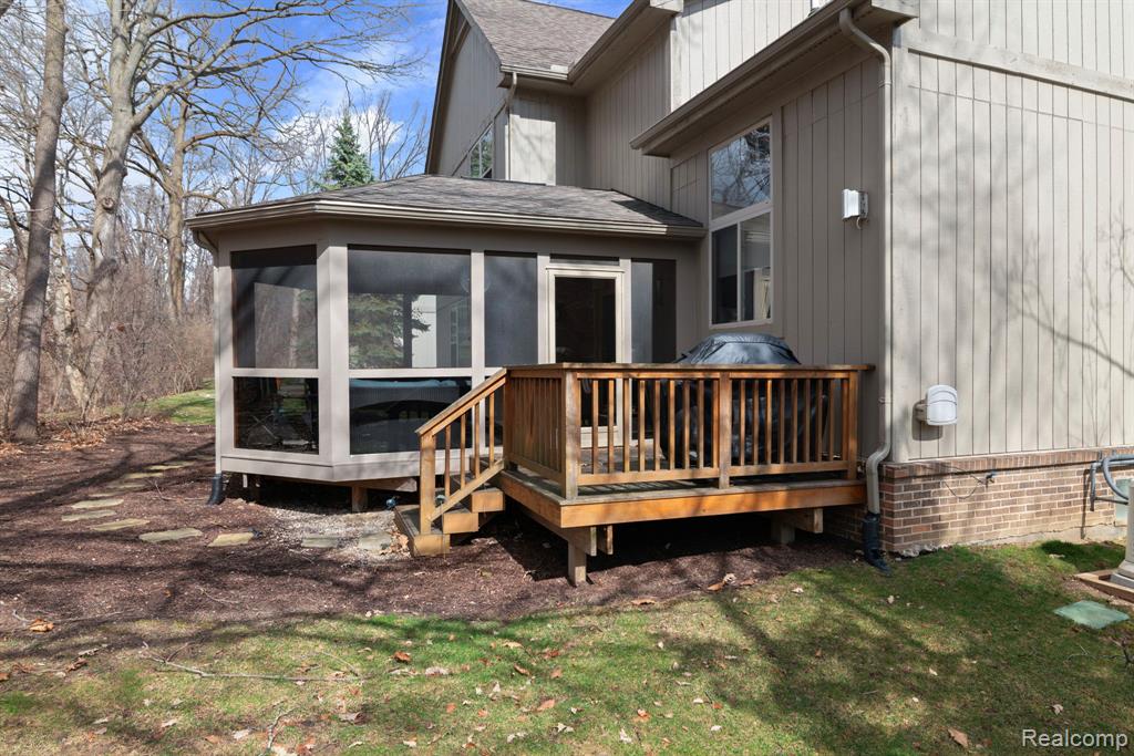40700 Kingsley Lane, Novi, MI 48377 — Photo 32