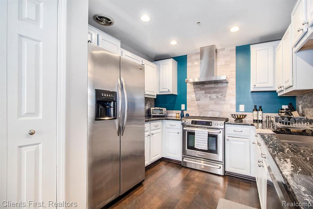 16870 FARMINGTON Road, Livonia, MI 48154 — Photo 13