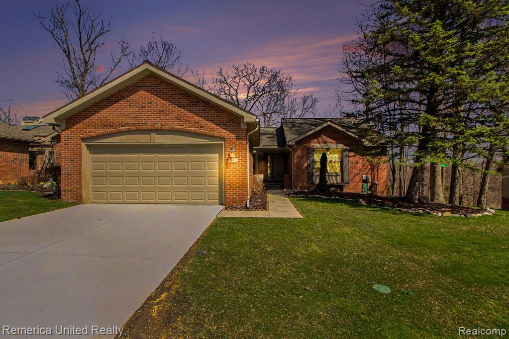 7184 Westchester Road, 125, West Bloomfield, MI — front exterior