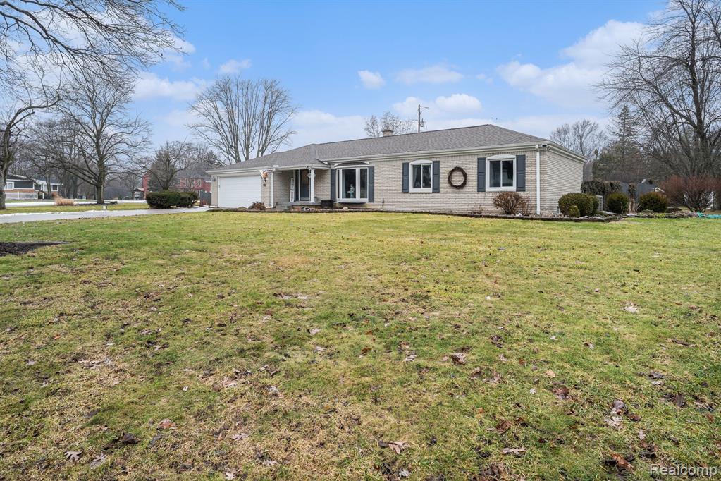 4361 Crestknoll Drive, Grand Blanc, MI 48439 — Photo 32