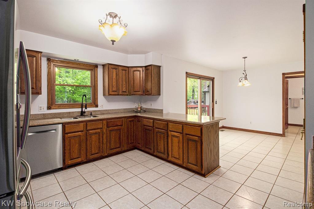 10281 GREENBRIER, Brighton, MI 48114 — Photo 7