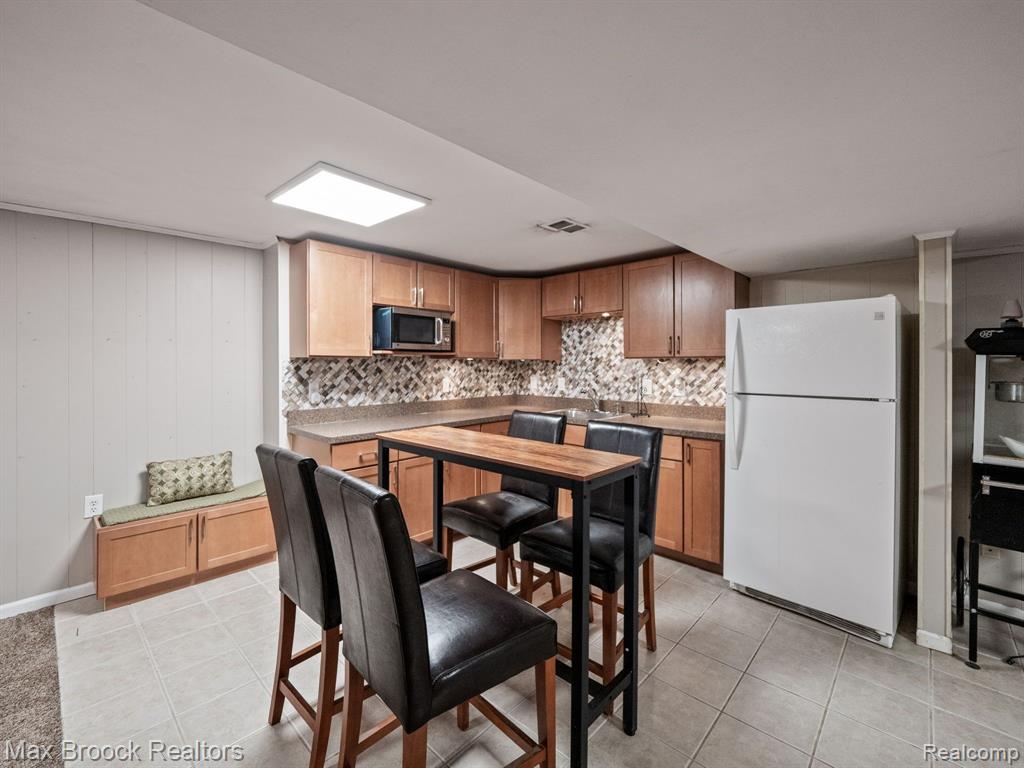 6570 CASTLE Drive, Bloomfield Hills, MI 48301 — Photo 43