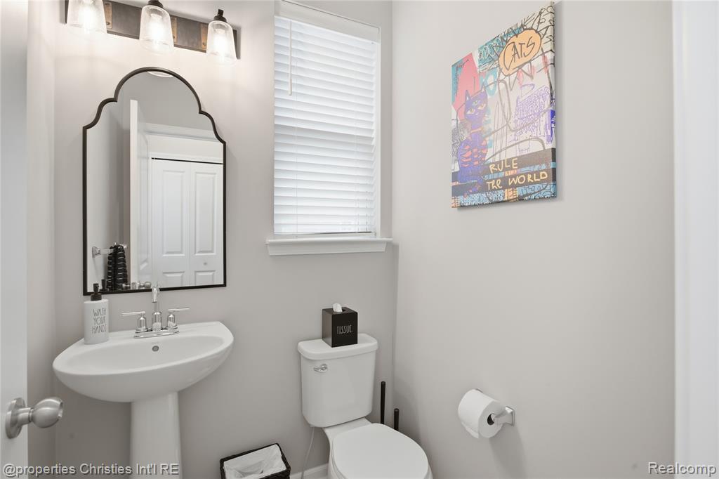 401 Jeff Keeton Drive, 40, Hazel Park, MI 48030 — Photo 12
