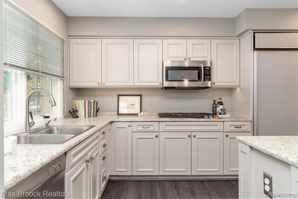684 Deauville Lane, Bloomfield Hills, MI 48304 — Photo 22