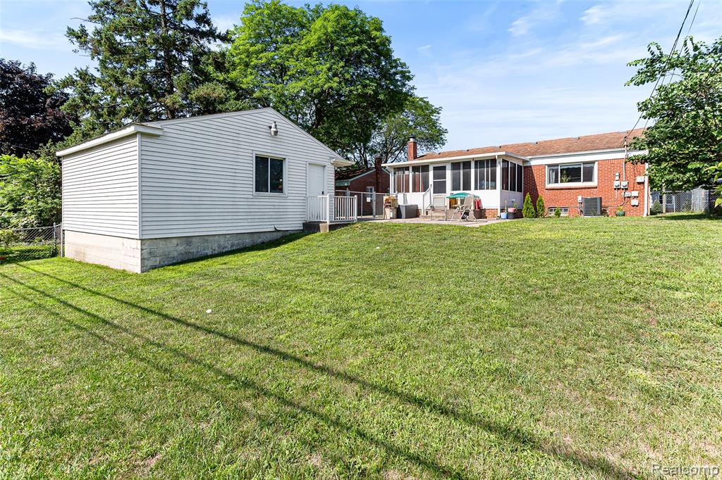 23020 Farmington Road, Farmington, MI 48336 — Photo 35