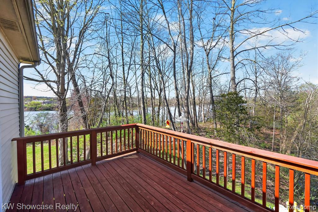 707 Pointe Court, Milford, MI 48381 — Photo 36