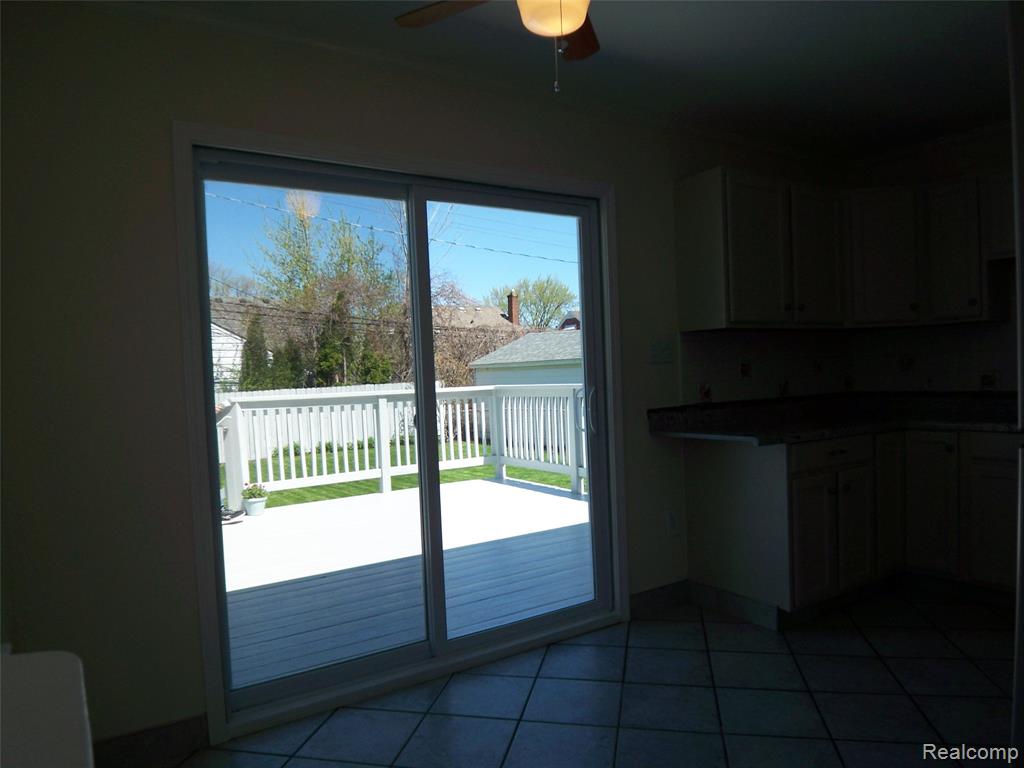 8269 Sterling, Center Line, MI 48015 — Photo 6