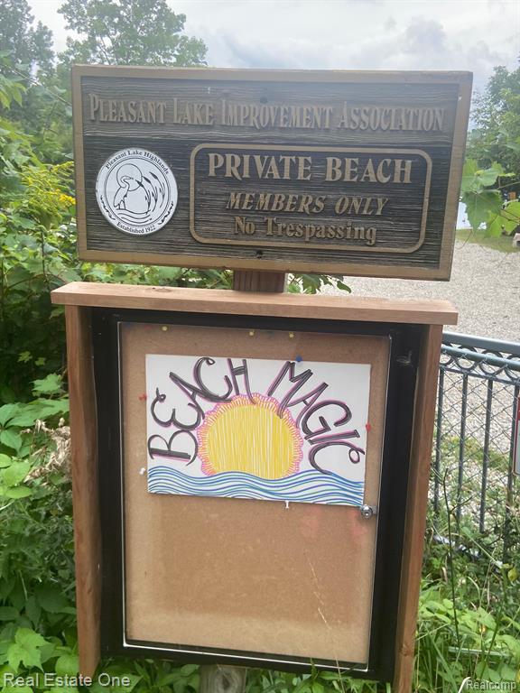 0000 Blue Jay Way, West Bloomfield, MI, 00000