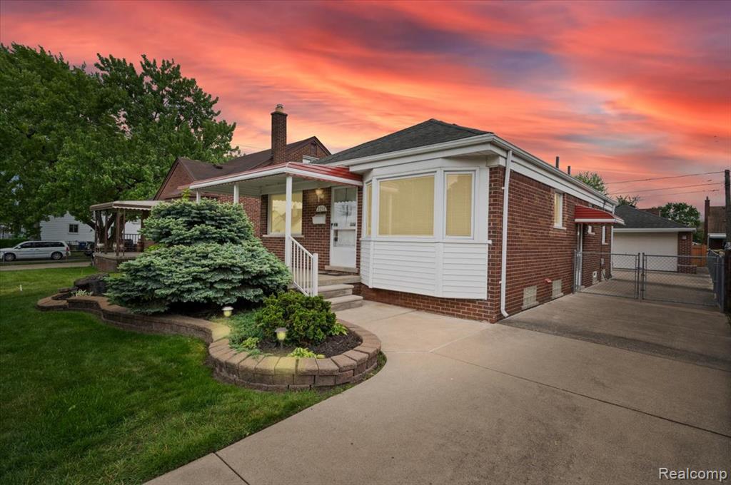 2211 White Avenue, Lincoln Park, MI 48146 — front exterior