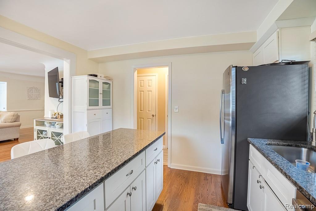 8100 Lochdale Street, Dearborn Heights, MI 48127 — Photo 59