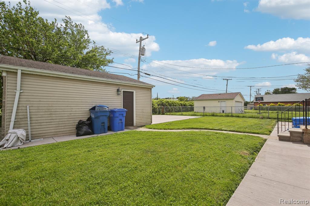 8286 Westminster Avenue, Warren, MI 48089 — Photo 5