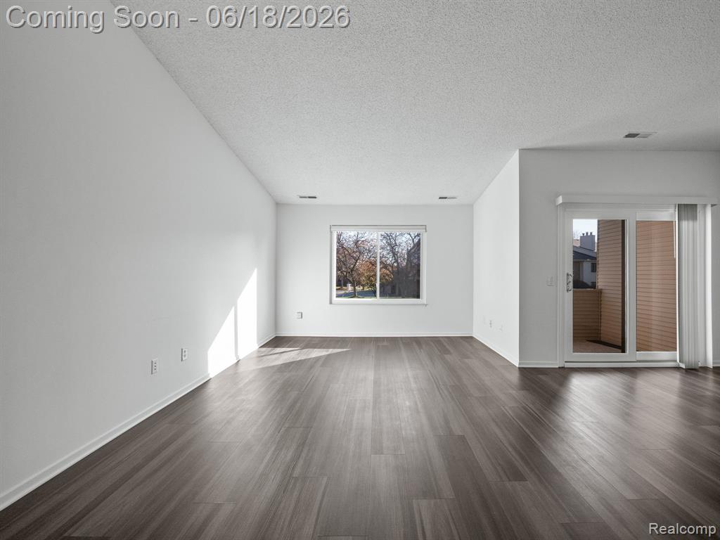 6680 Ridgefield Circle, 201, West Bloomfield, MI — Photo 7