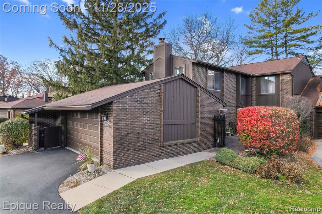 2164 Bordeaux Street, West Bloomfield, MI, 48323
