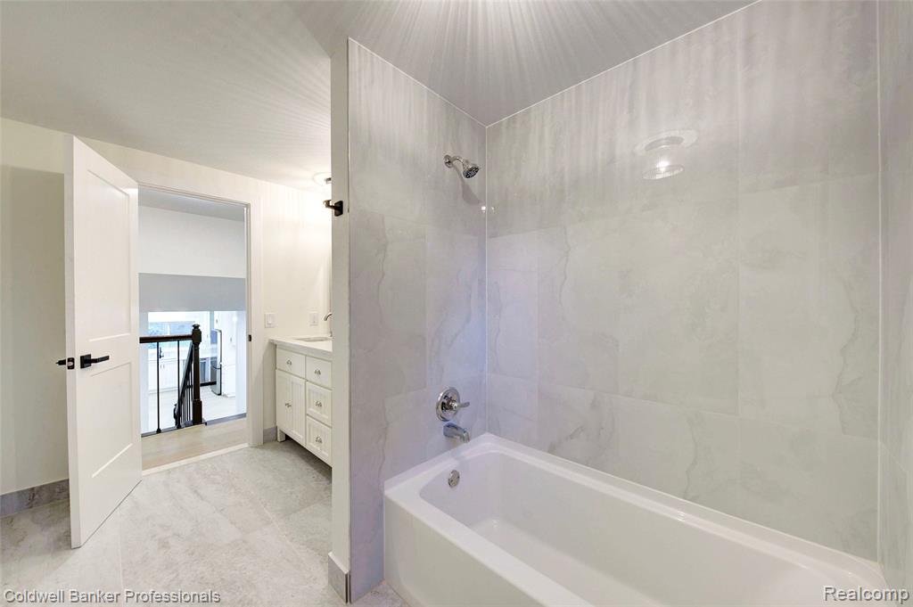 5076 Tyler Drive, Troy, MI 48085 — Photo 53