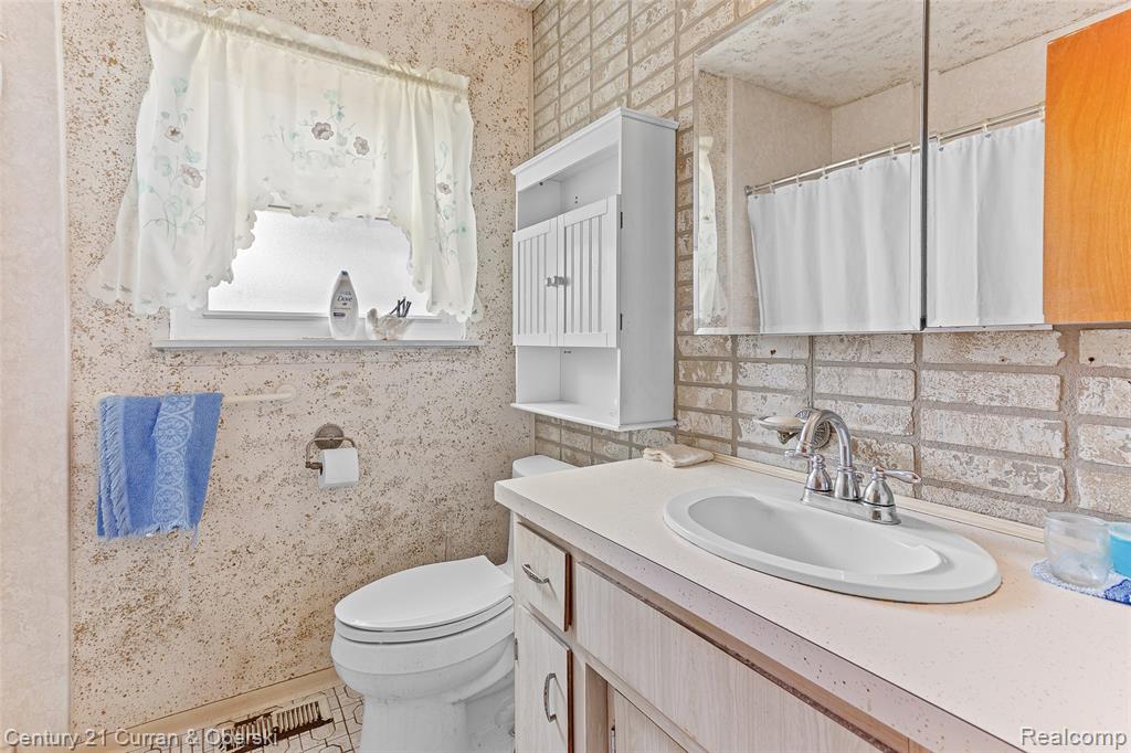 880 Virginia Street, Plymouth, MI 48170 — Photo 17
