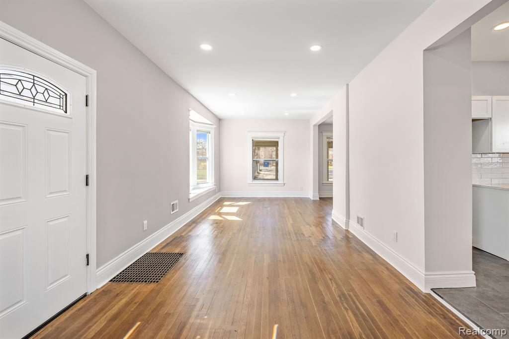4180 SEMINOLE Street, Detroit, MI 48214 — Photo 7