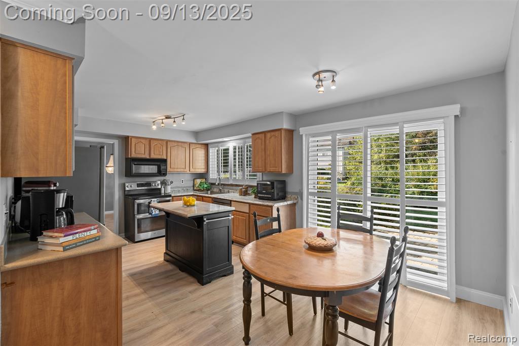 5493 S Piccadilly, West Bloomfield, MI — Photo 9