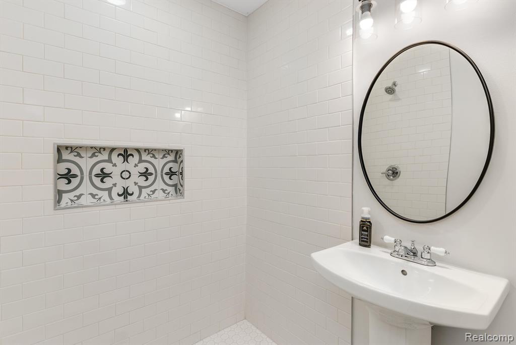 907 UNIVERSITY PL, Grosse Pointe, MI 48230 — Photo 5