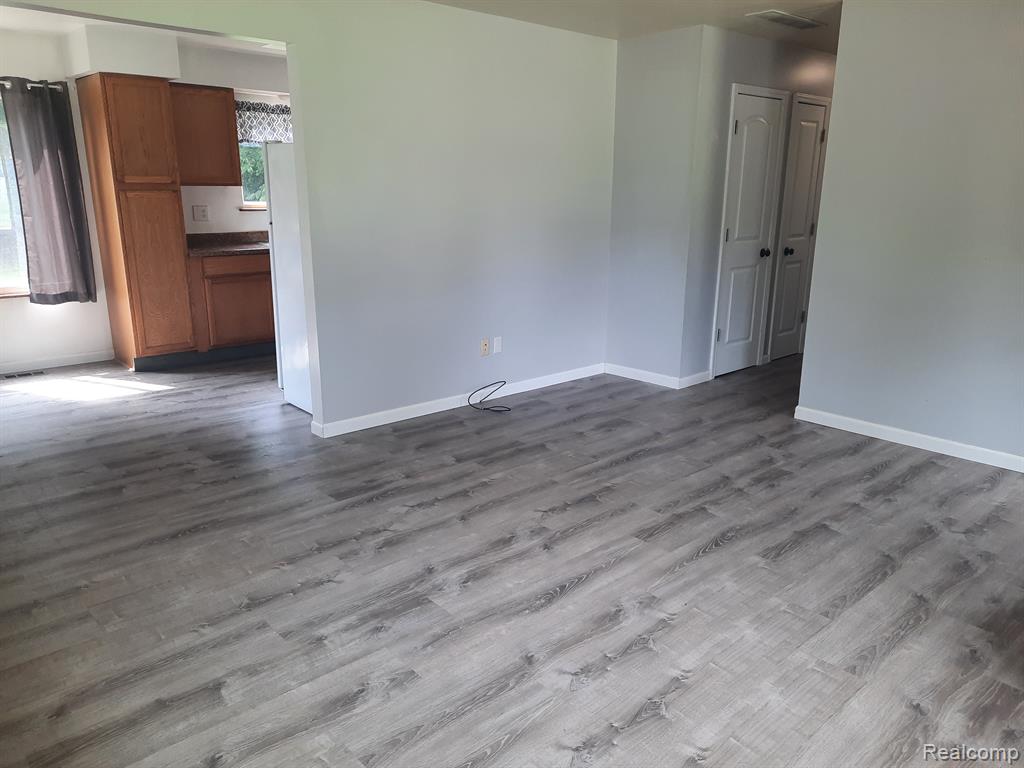 300 PARKSIDE Avenue, Holly, MI 48442 — Photo 6