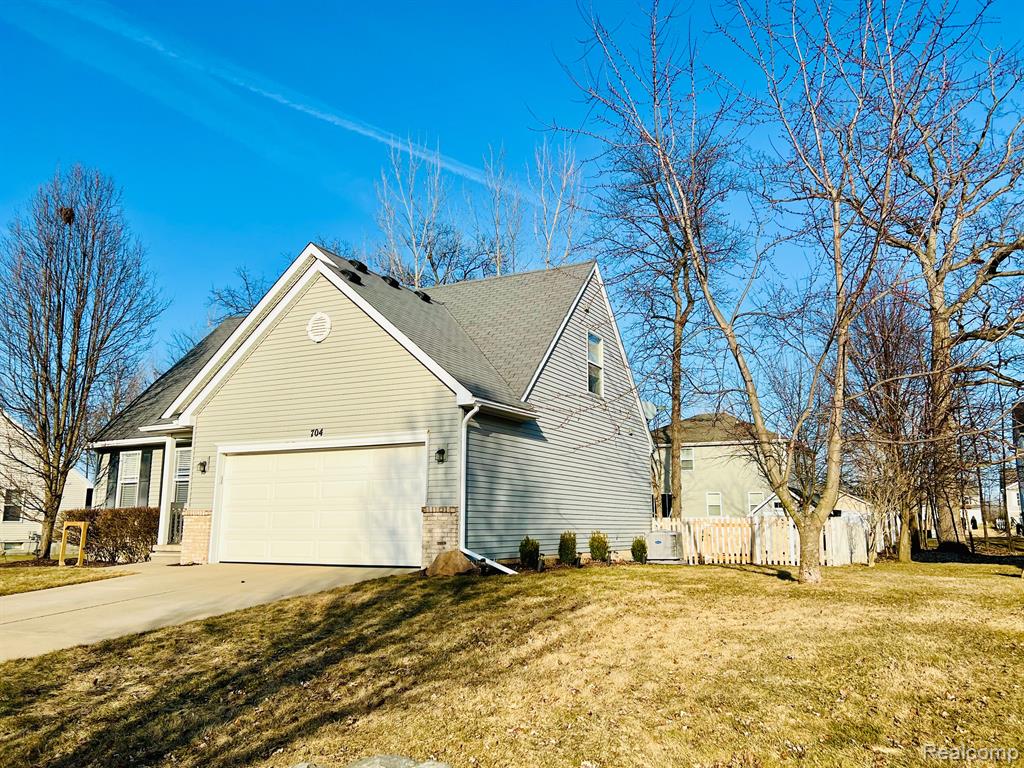704 HAYSTACK Drive, Linden, MI 48451 — Photo 3
