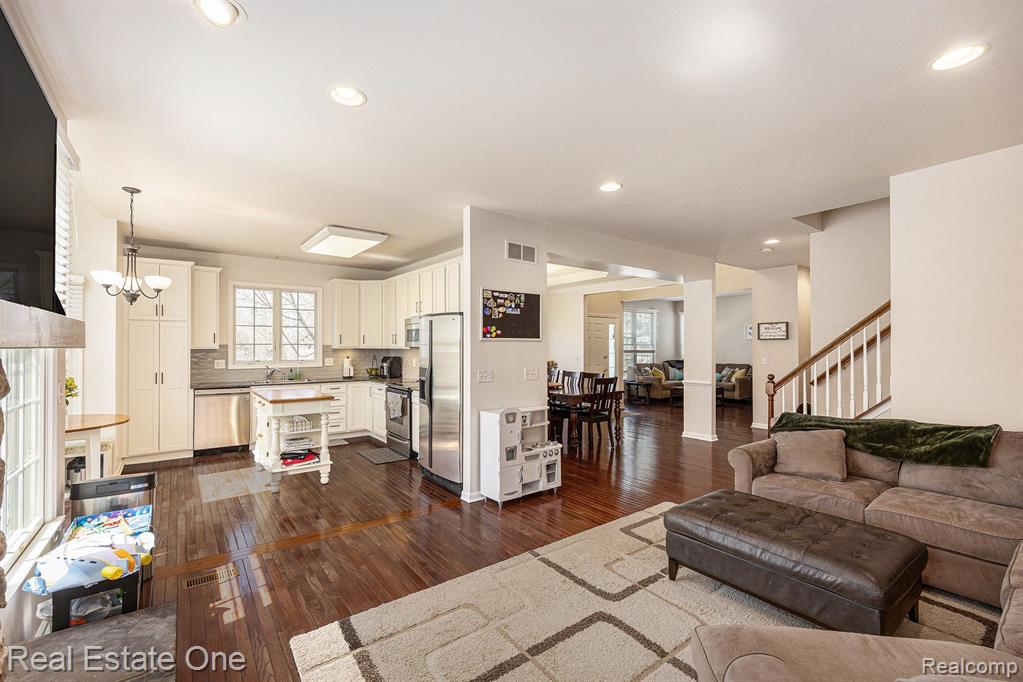 49991 BLACKBERRY Trail, Novi, MI — Photo 8