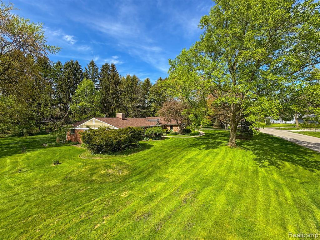 4540 BURNLEY Drive, Bloomfield Hills, MI 48304 — Photo 35