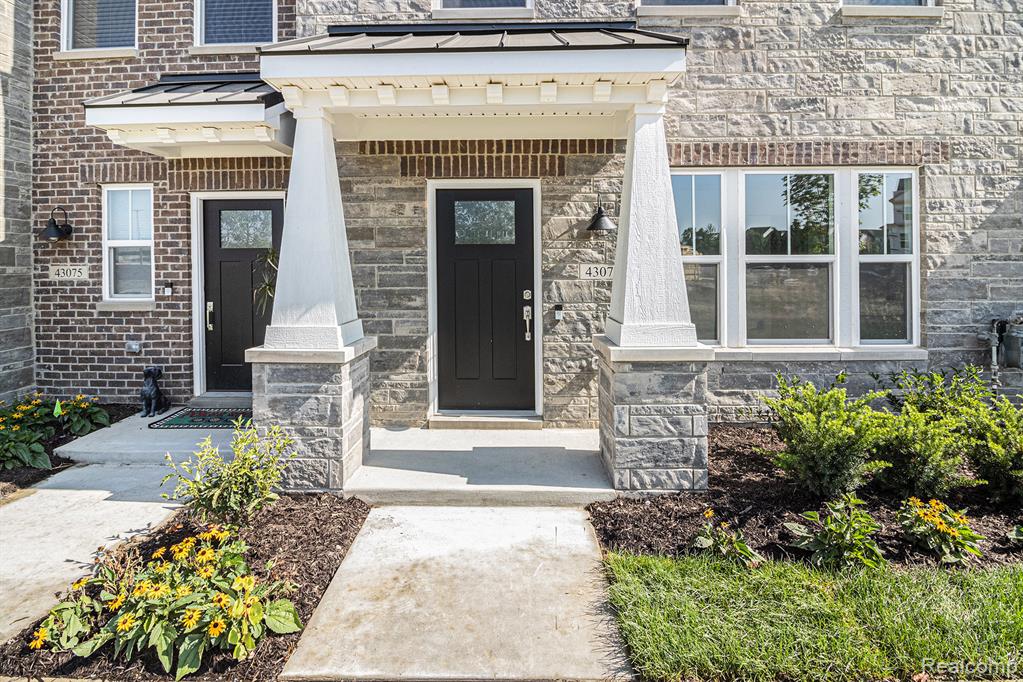 43071 Atwood Avenue, Novi, MI — Photo 2