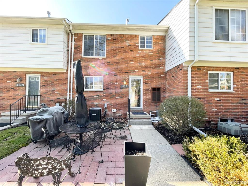 483 FOX HILLS Drive N, Bloomfield Hills, MI 48304 — Photo 2