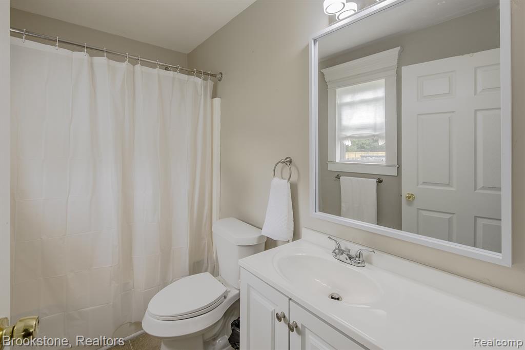 5039 Auker Drive, Grand Blanc, MI 48507 — Photo 20