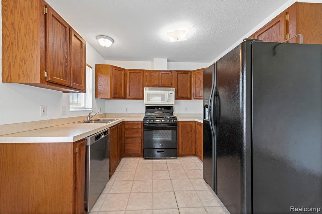 941 Pine Street, Wyandotte, MI 48192 — Photo 8