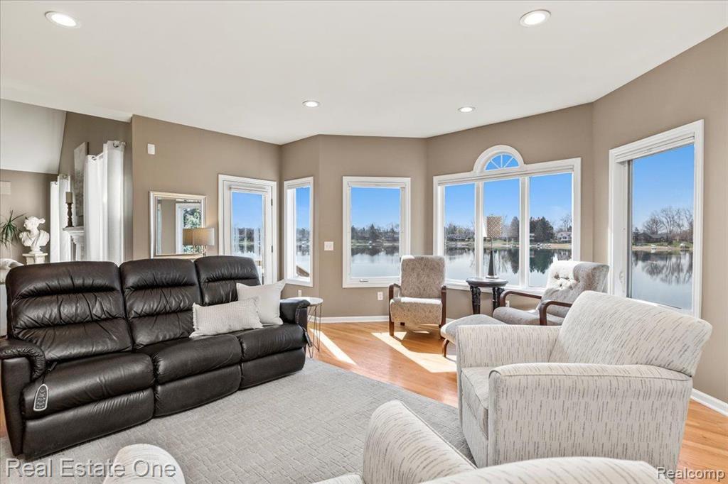 566 BAY POINTE Drive, Oxford, MI 48371 — Photo 28